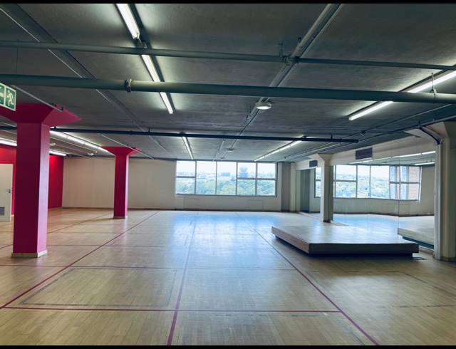 2,999M² RETAIL TO LET IN HALFWAY HOUSE